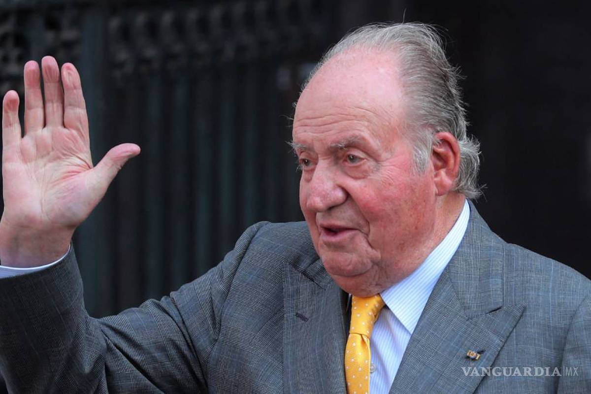 El rey Juan Carlos abandona España tras escándalos