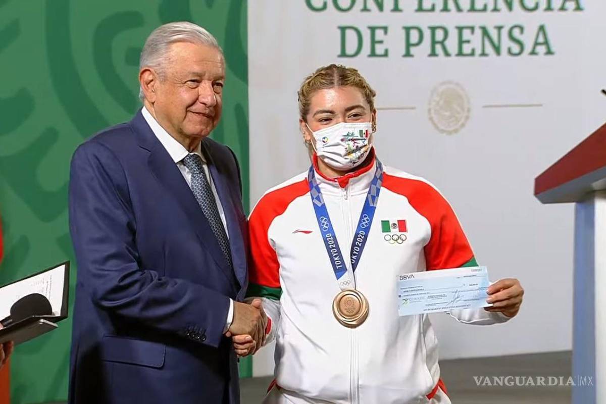 ¿Cuánto dinero entregó AMLO a los medallistas de Tokio 2020?