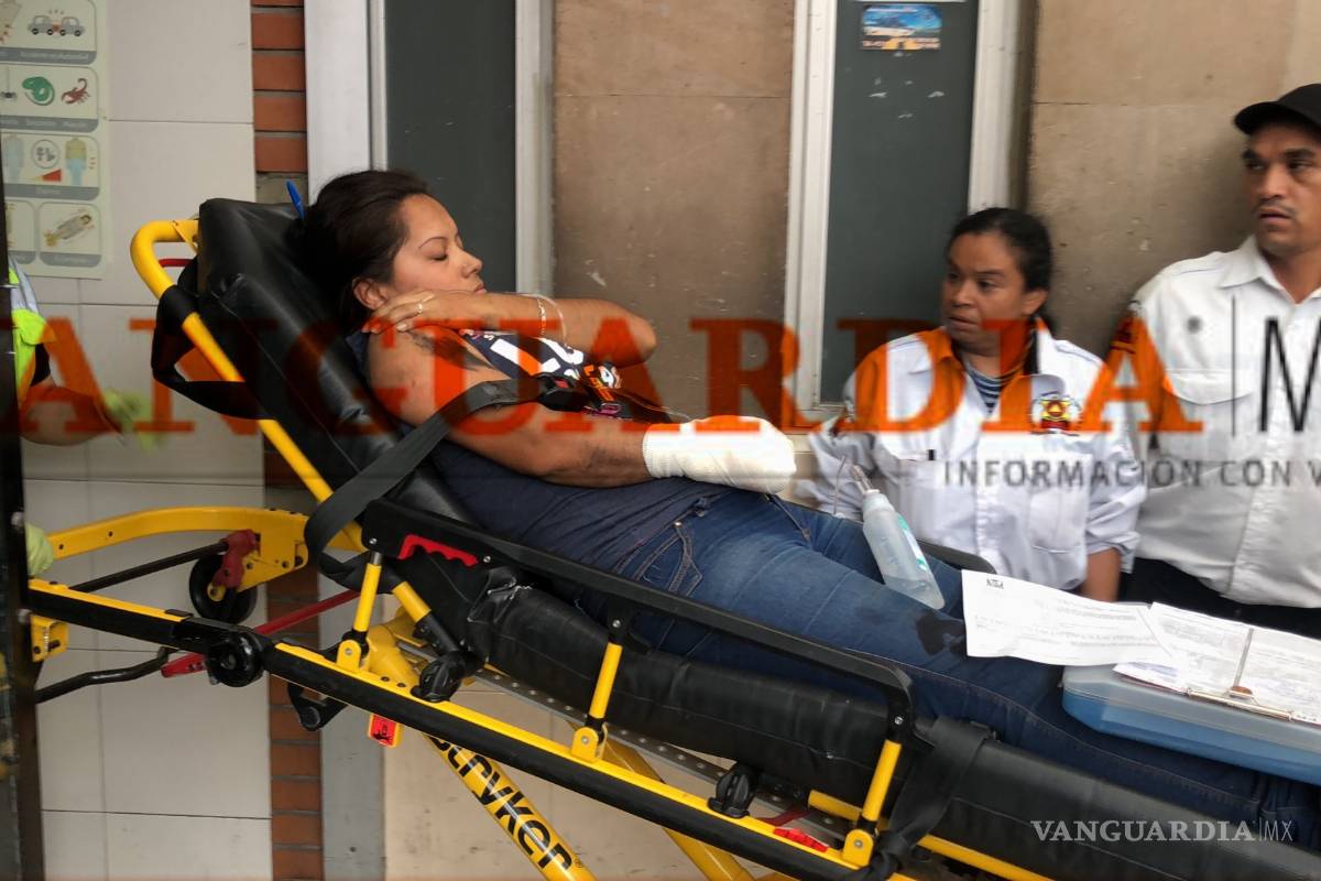 Casi pierde una mano empleada de recicladora, en Saltillo