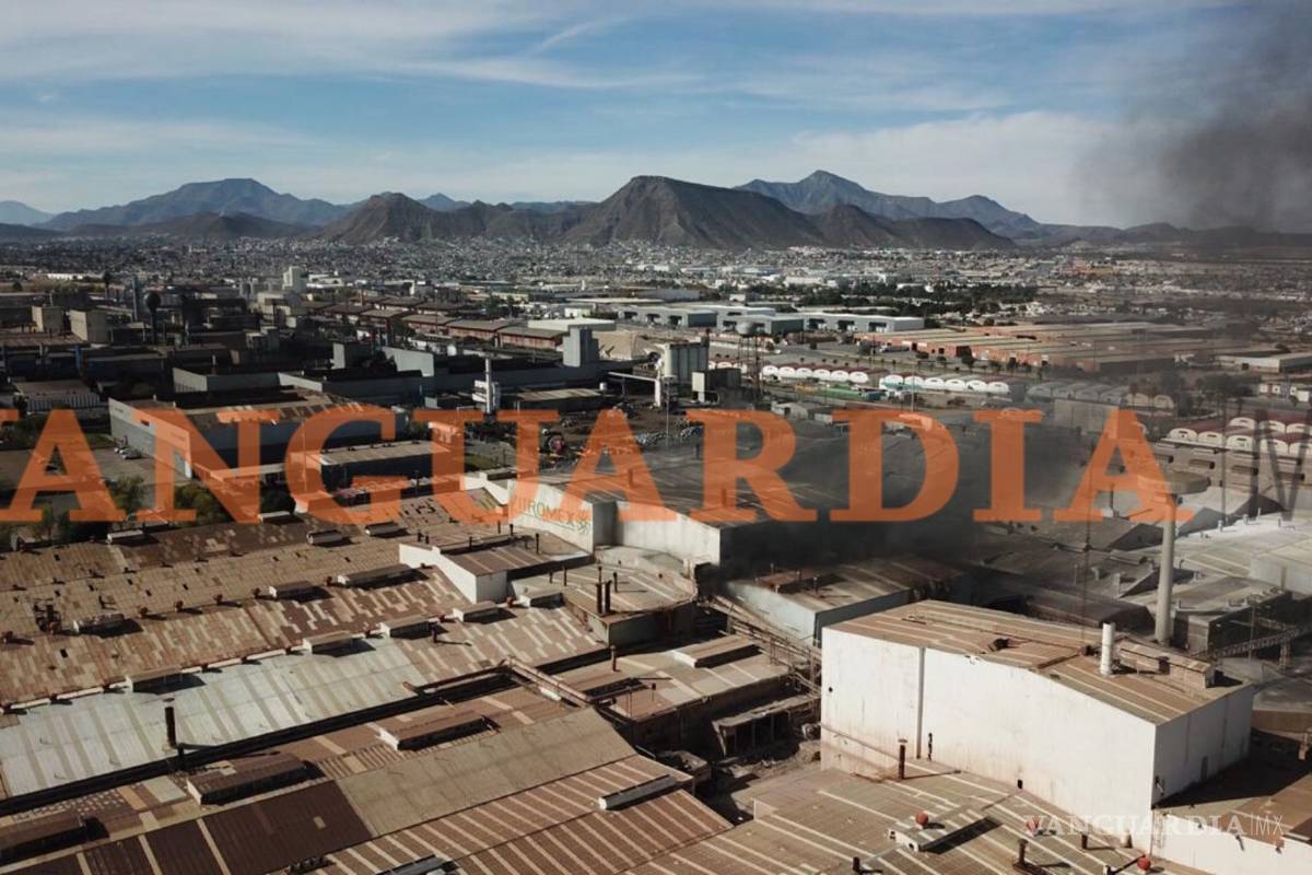 Se registra incendio en bodega de Vitromex, al norte de Saltillo (video)