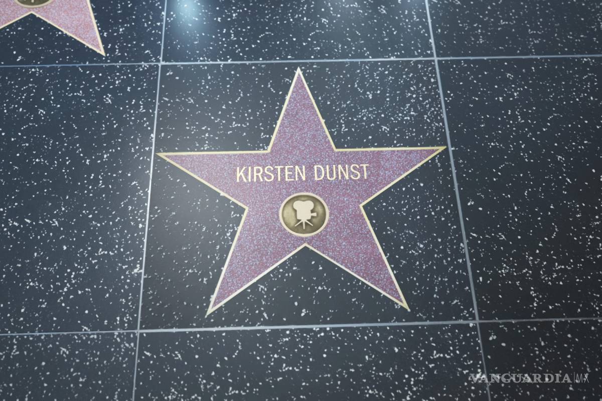 Kirsten Dunst recibe estrella en Paseo de la Fama