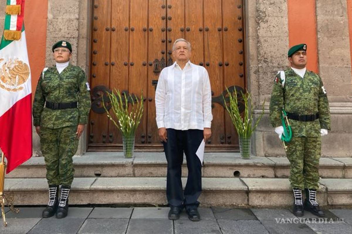Jura AMLO mejorar el sistema de salud, ofrece homenaje a muertos POR covid-19