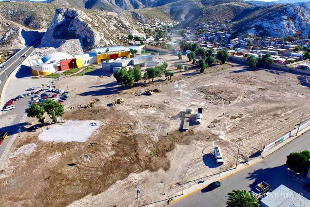 $!Coloca Rubén Moreira primera piedra del CECYTE La Jabonera de Torreón