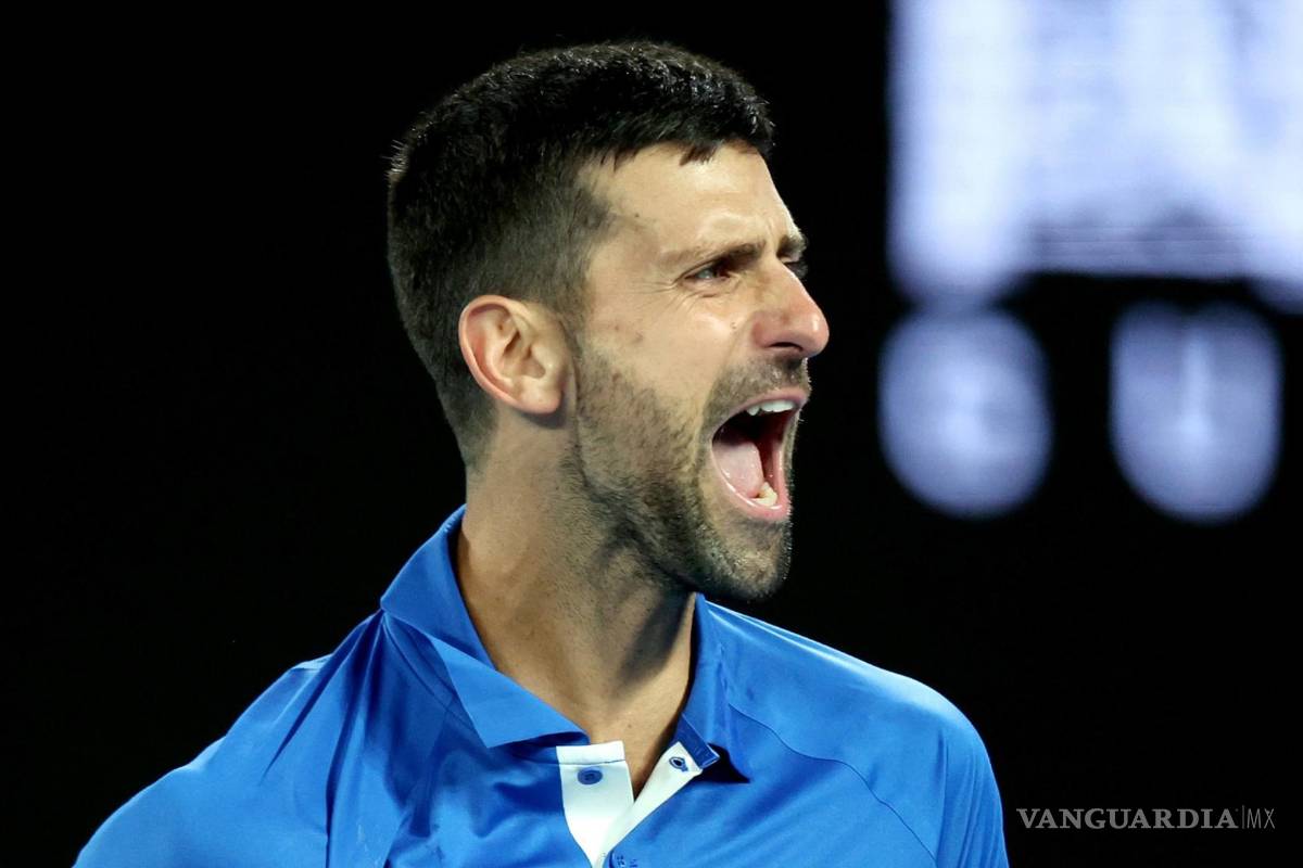 Novak Djokovic avanza en el Australia Open pese a polémica con un aficionado