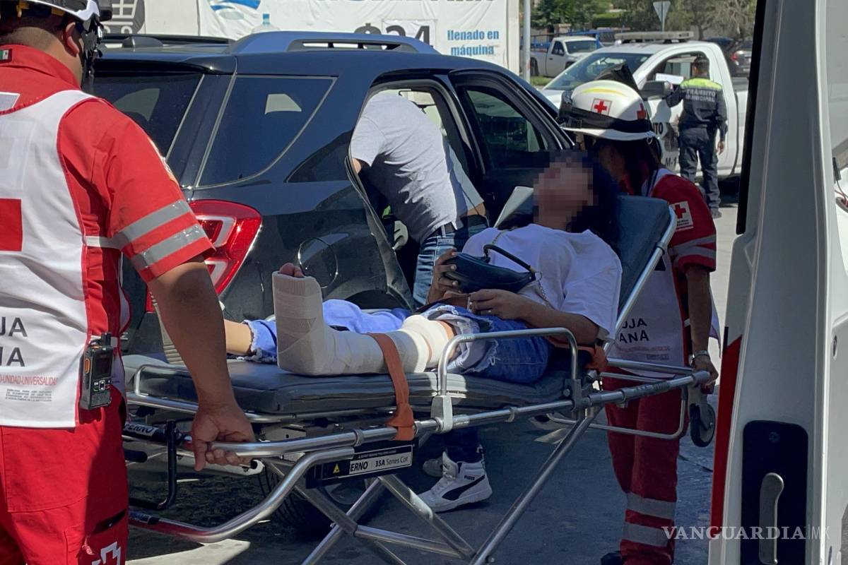 Embarazada resulta herida tras choque en moto por maniobra imprudente en Saltillo