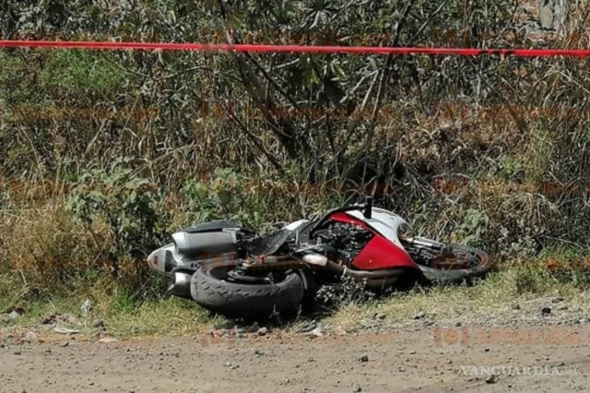 En Saltillo, mujer en moto sufre choque por alcance en Fundadores