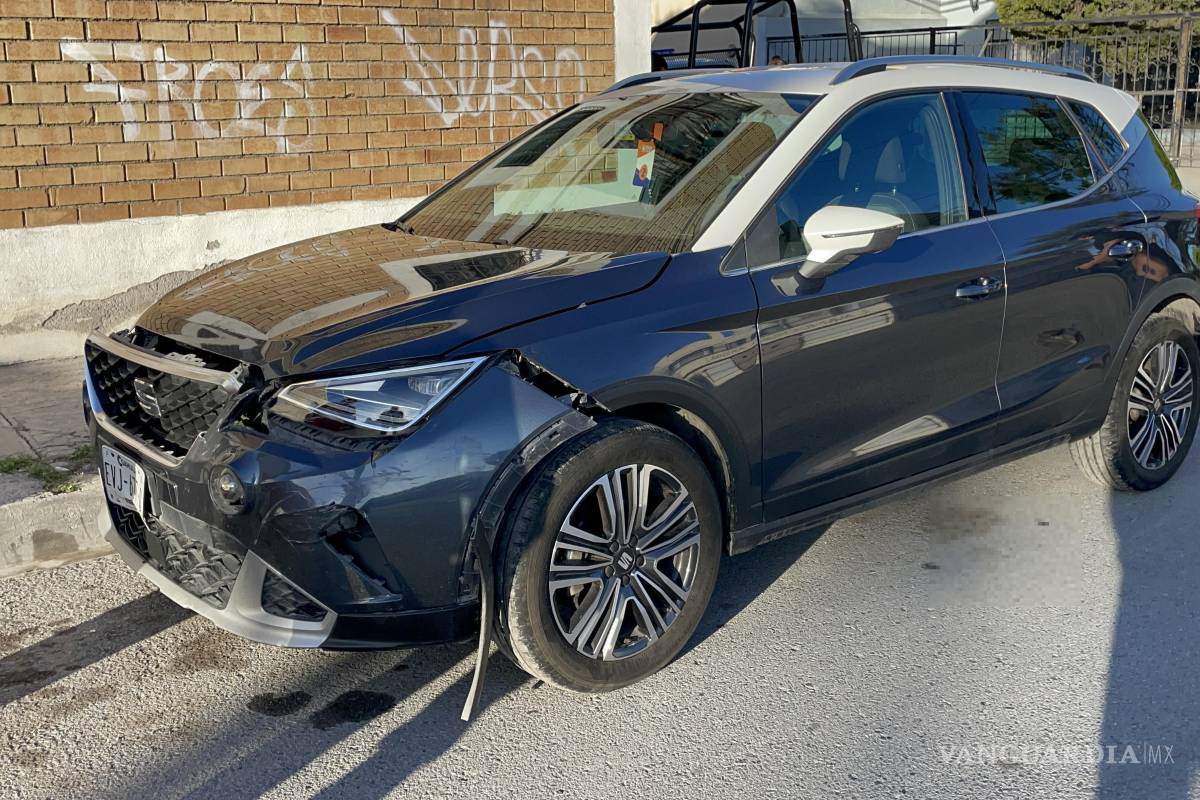 Colisiona al cruzar sin la debida precaución en la colonia Virreyes, en Saltillo