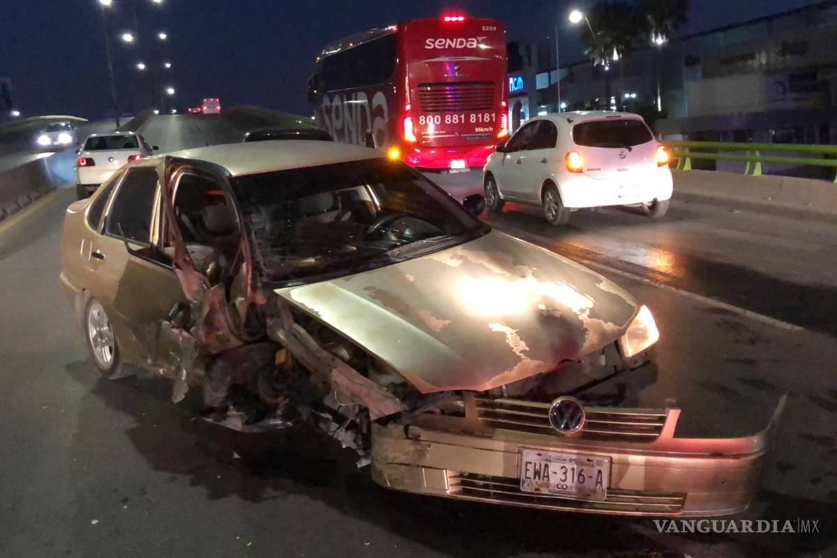 Hombre dormita y choca en puente de Rufino Tamayo