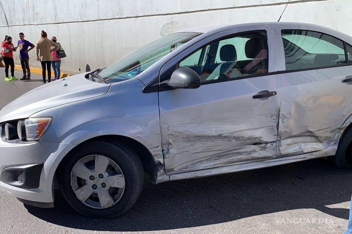 Se sigue de frente y ocasiona accidente en Saltillo