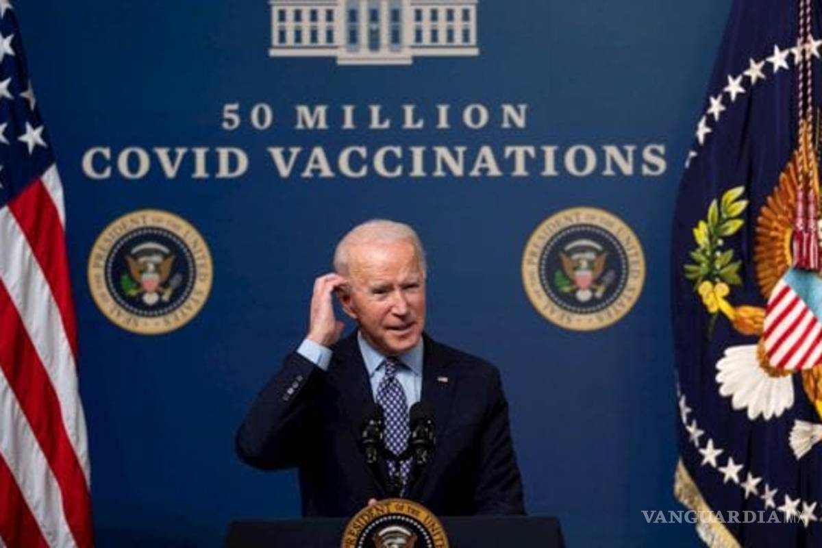 Promete Biden vacunación a todos los adultos mayores de Estados Unidos antes de mayo