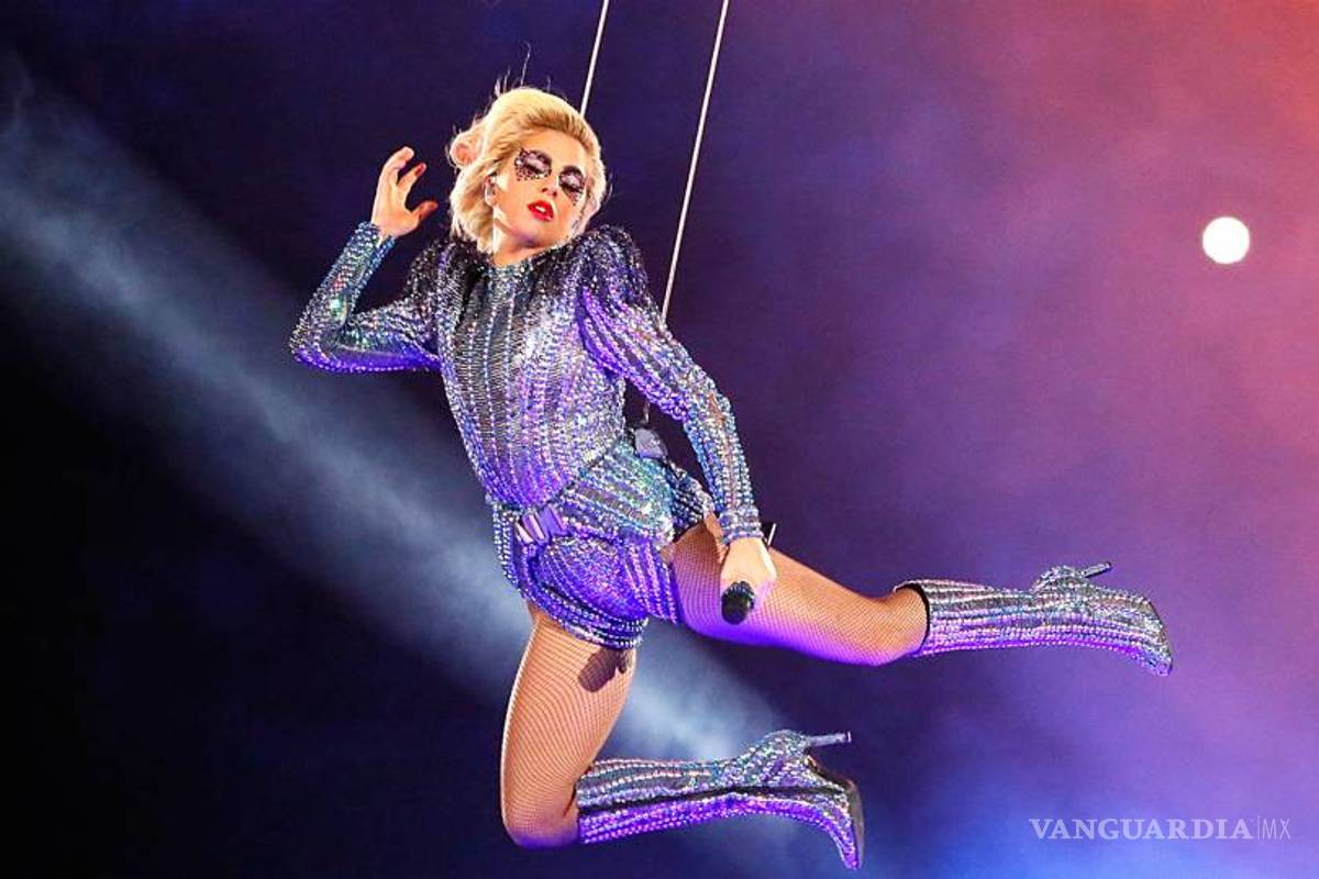 Lady Gaga triunfa con mensaje antirracista en Super Bowl 51
