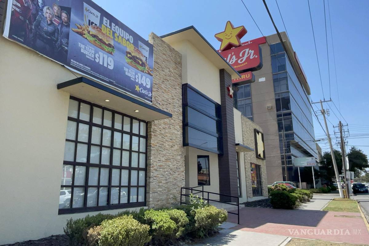 Cae trabajadora de 24 años desde tres metros en restaurante de Saltillo; es trasladada al IMSS