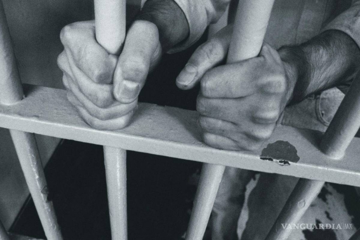 Obtiene FGR vinculación de dos hombres por posesión de armas de uso exclusivo, en Nuevo León