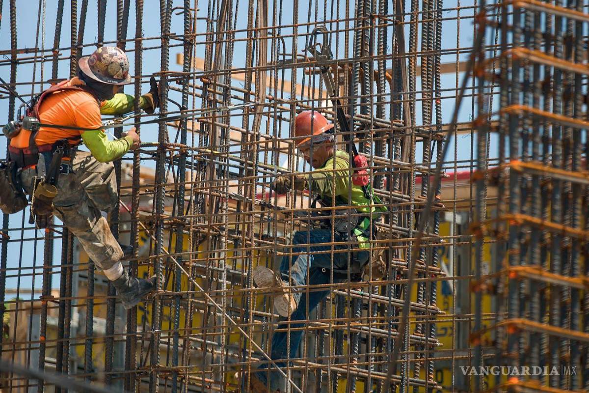 Viven paisanos ‘calvario’ para recuperar ahorros en las Afores o para realizar aportaciones voluntarias