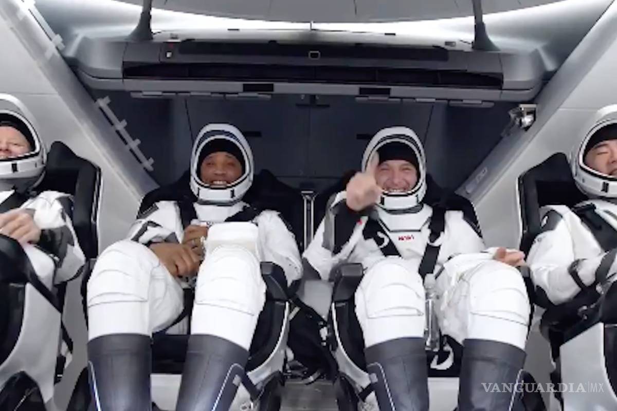 Nave de SpaceX con 4 astronautas de la Estación Espacial Internacional regresa a la Tierra