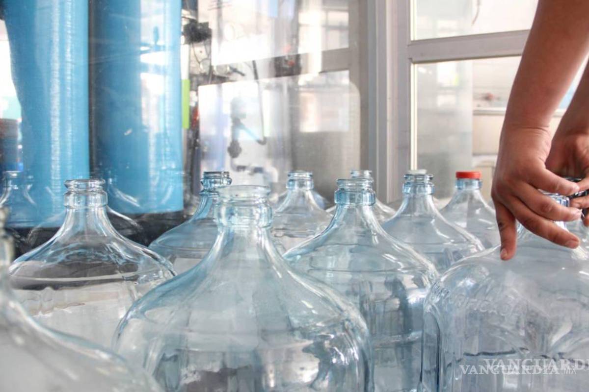 Comercian agua purificada de procedencia dudosa en Piedras Negras, asegura funcionario de Fomento Sanitario