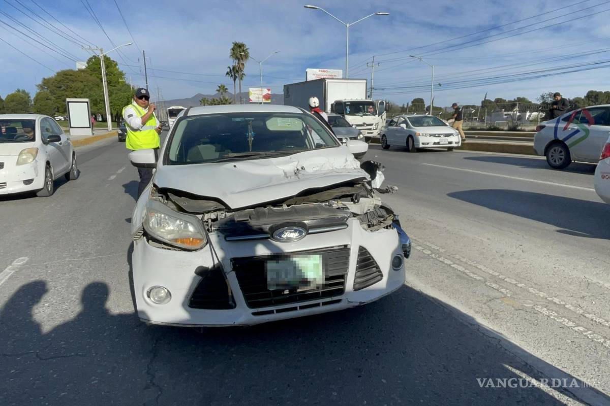 Se estrella contra camión que ya había chocado en Saltillo