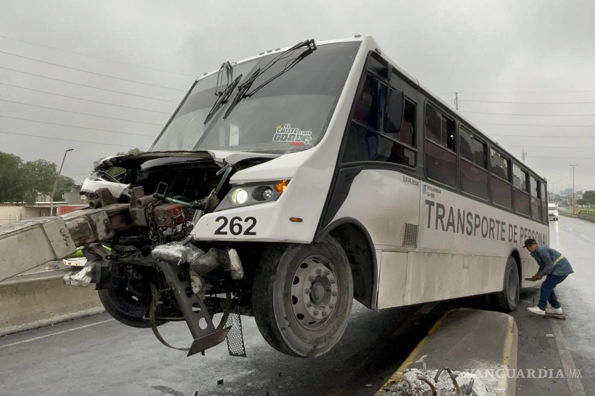 Saltillo: choca operador contra barrera al quedarse dormido; 11 trabajadores lesionados