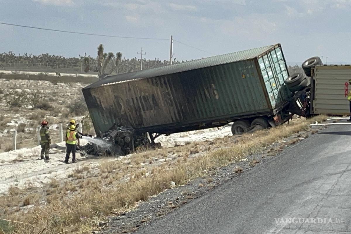 Muere mujer en accidente vial en la Saltillo-Zacatecas; tráiler impacta dos camionetas