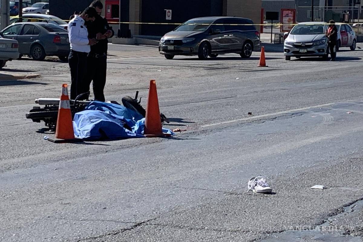 Muere motociclista arrollado por trailero en bulevar de Saltillo