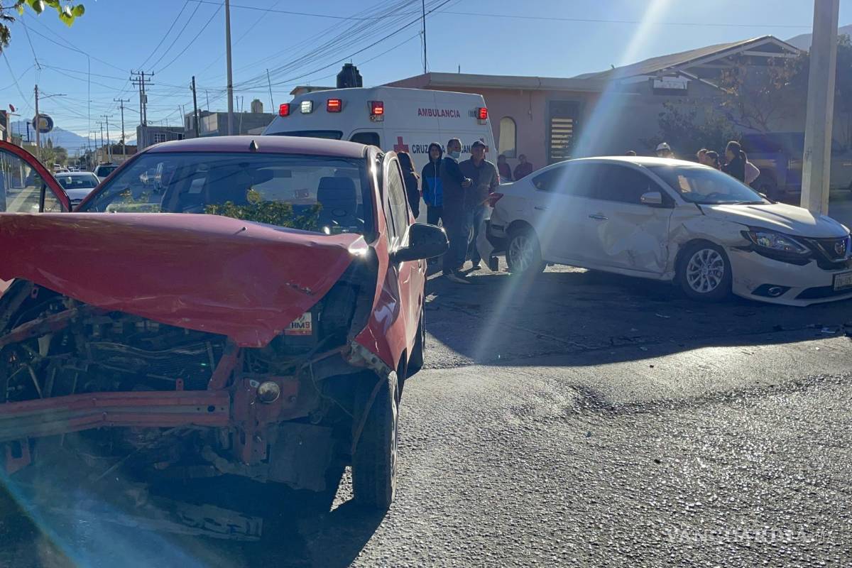 Chocan en Saltillo y tres resultan lesionados; dos son menores de edad