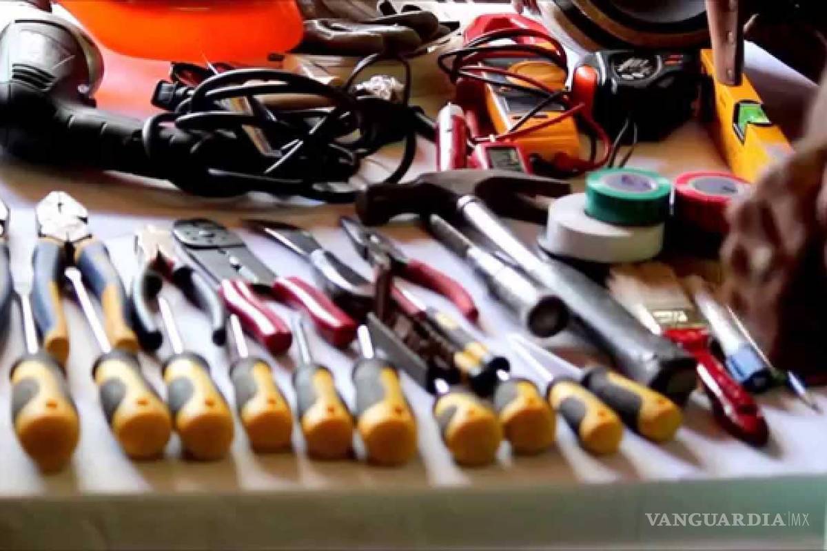 Ama de casa de Saltillo que no sabía nada de electricidad, decide aprender para generar ingresos