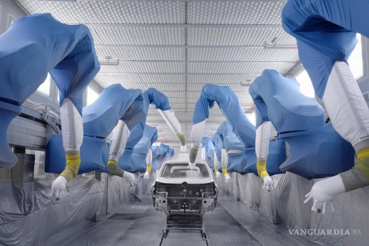 Stellantis reduce pronósticos de ingresos ante competencia de China