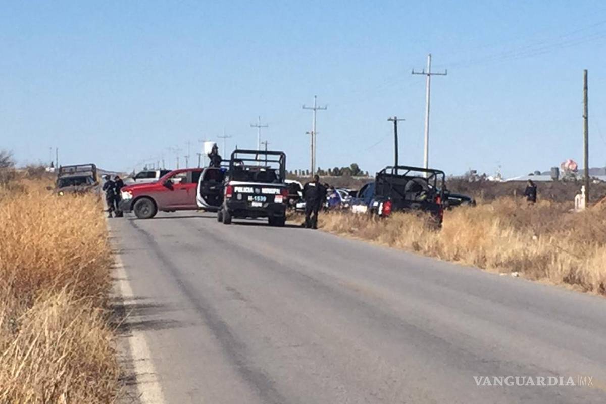 Encuentran cuerpo desmembrado en carretera a General Cepeda; tenía un mensaje clavado