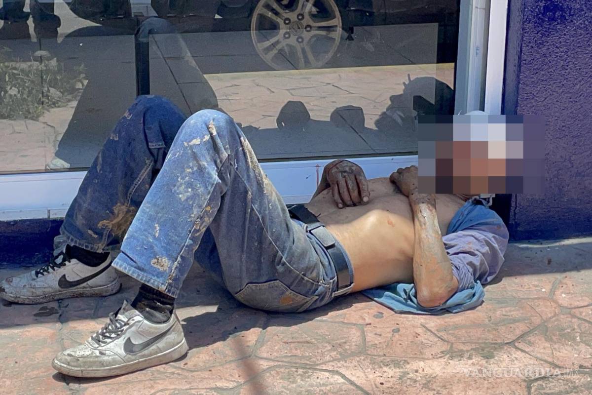 Lo agreden ‘amigos’ de parranda; se pone agresivo con policías de Saltillo que intentaron ayudarlo