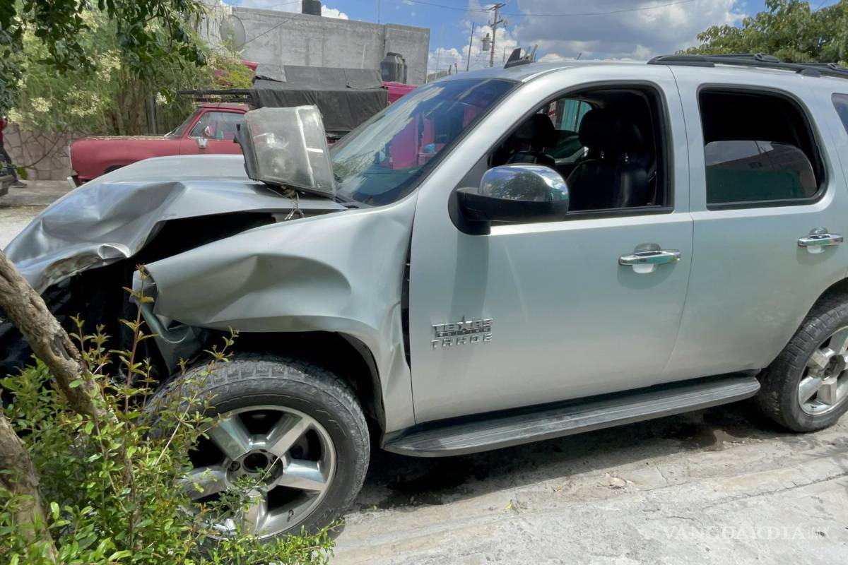 Choca mujer y huye... la encuentran por huella de aceite que dejó el vehículo, en Saltillo