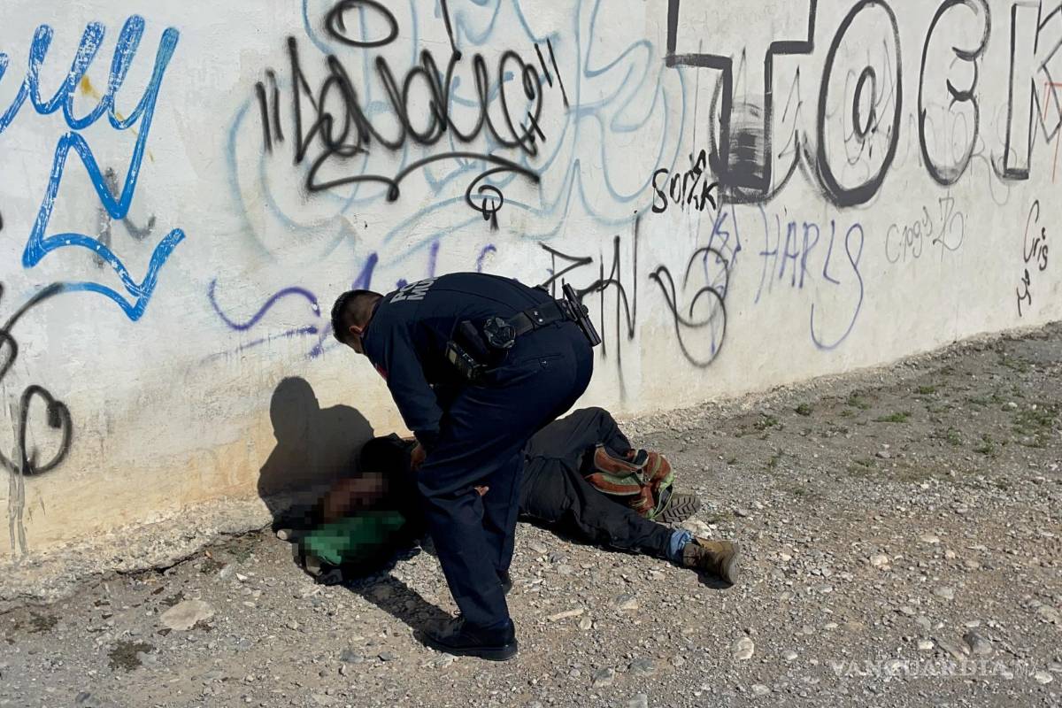 ¡No estaba muerto..! Reportan hombre sin vida a la orilla de arroyo en Saltillo... solo dormía tras noche de fiesta