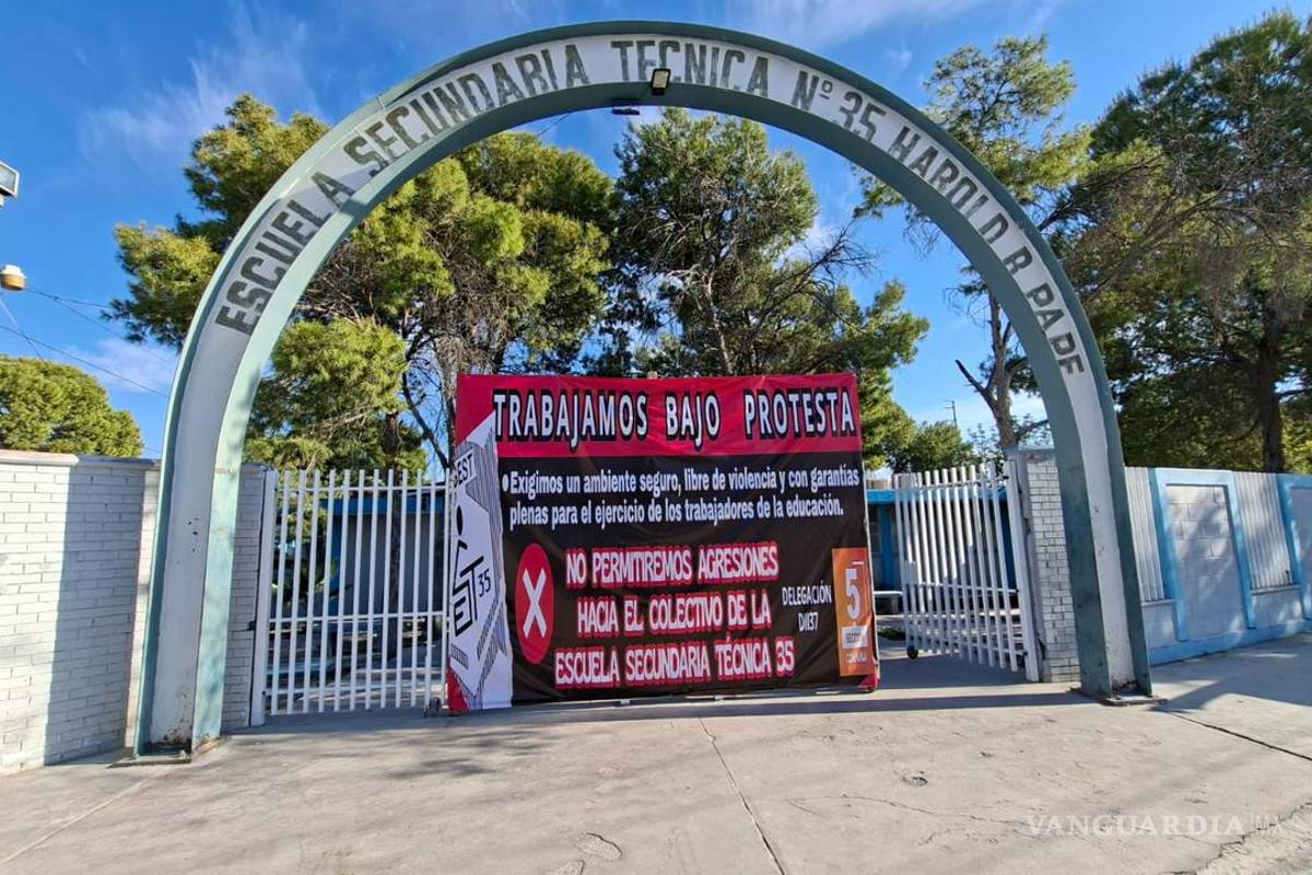 Monclova: Alumno golpea y amenaza a maestro de secundaria, escuela trabaja bajo protesta