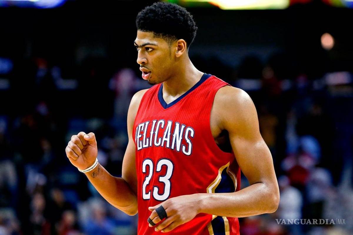 Pelicans negocían con su estrella Anthony Davis