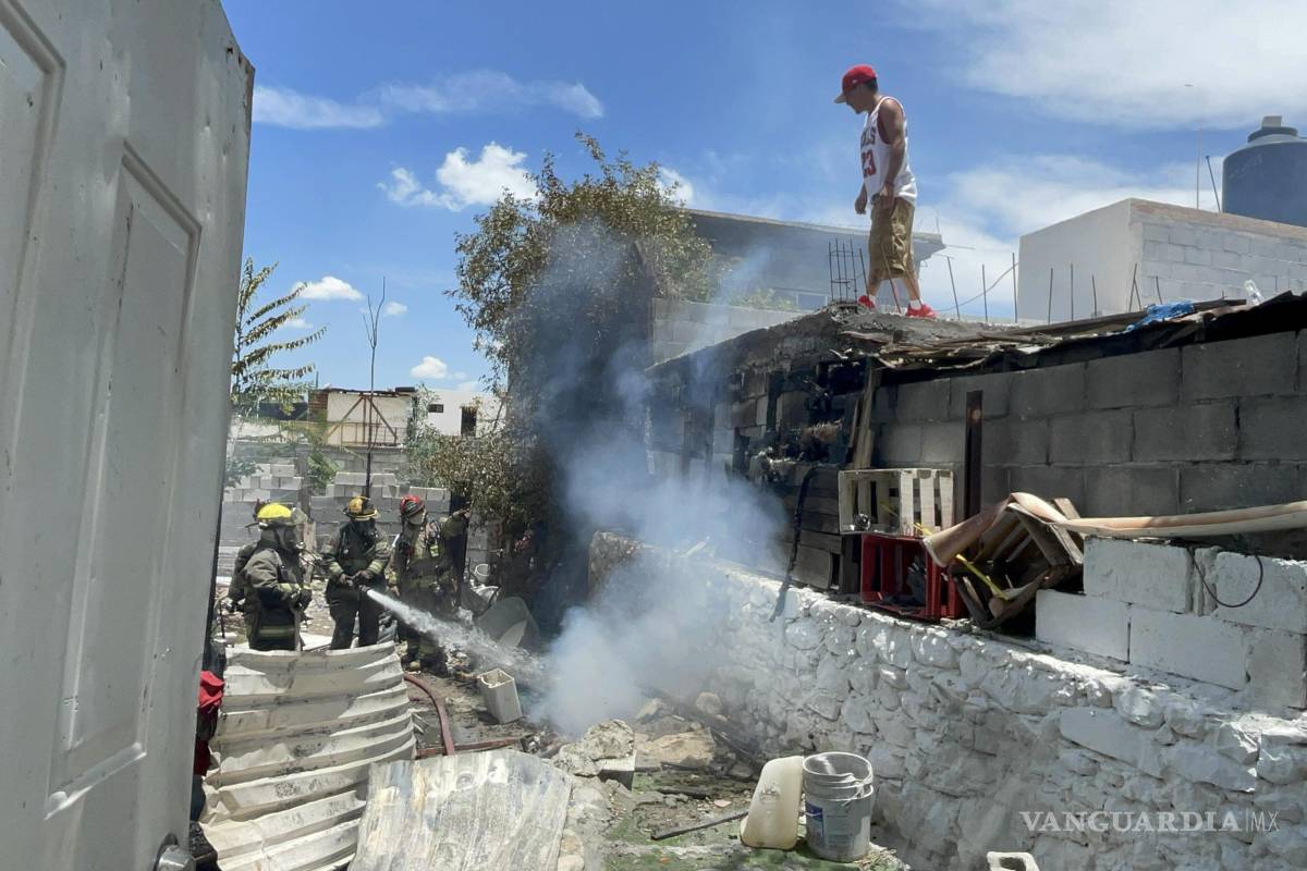 Saltillo: se quema tejabán en patio de domicilio; no hay personas heridas