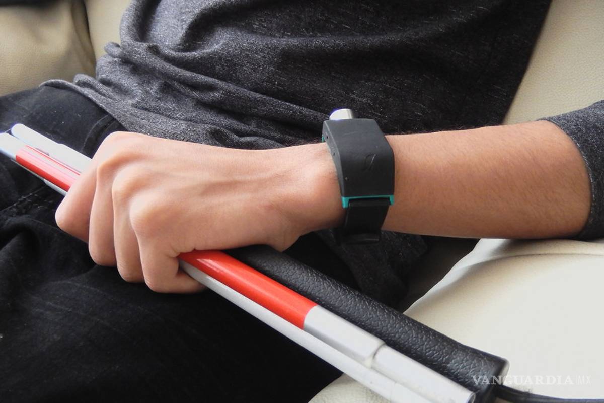 Dispositivo creado por mexicanos para ayudar a débiles visuales tiene éxito en Europa y EU