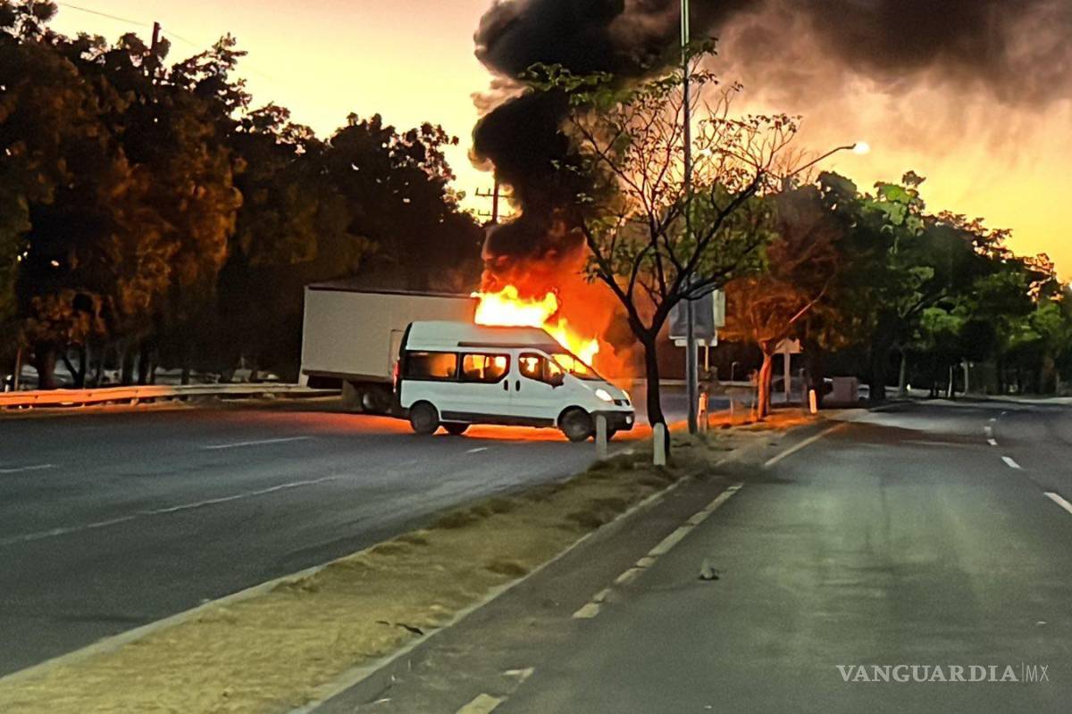 Infierno en Culiacán... reportaron narcobloqueos, balaceras y despojo de vehículos; suspenden clases (videos)
