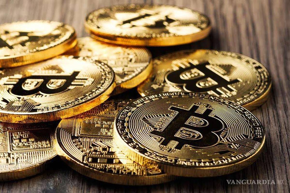 ‘Trepa’ el valor del bitcoin a casi 30 mil dólares