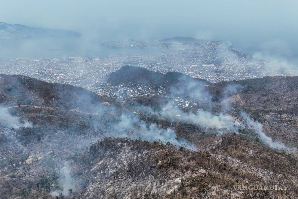 Tras devastación por huracán ‘Otis’, ahora incendios azotan puerto de Acapulco