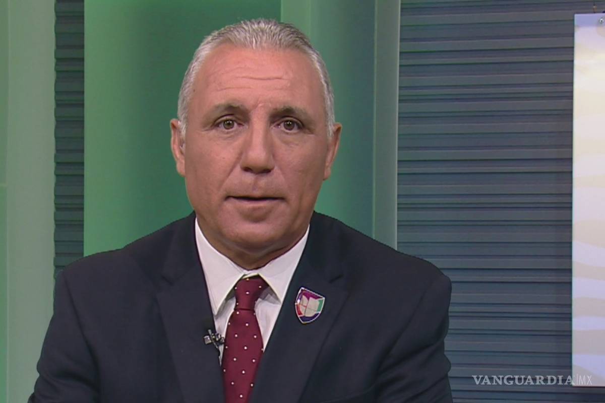 'Chicharito ha ganado muchos títulos... pero de suplente'; Stoichkov arremete contra Hernández