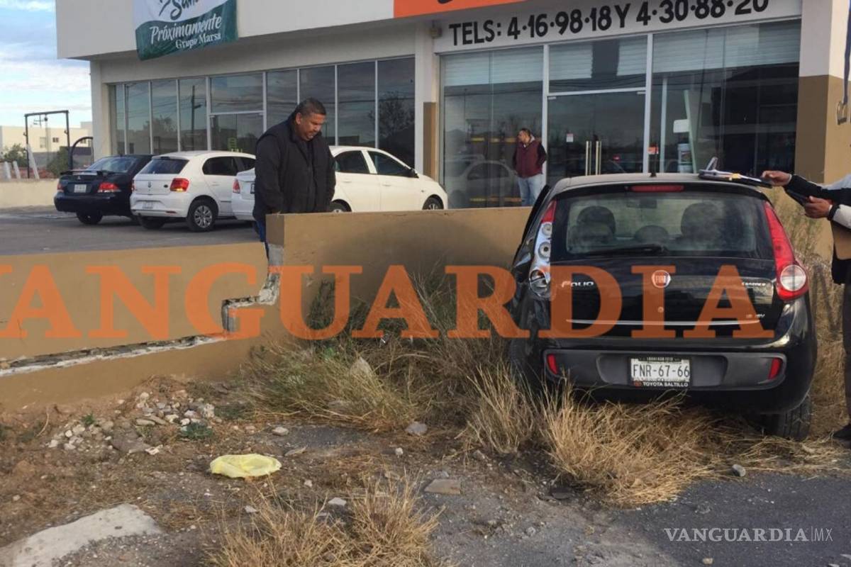 Pierde el control y se estrella en Saltillo