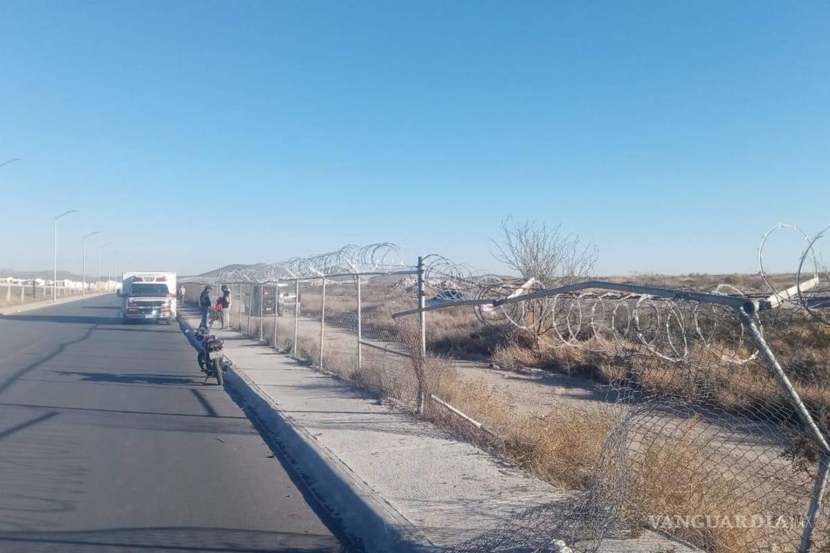 Pierde el control y derriba la valla del aeropuerto de Ramos Arizpe