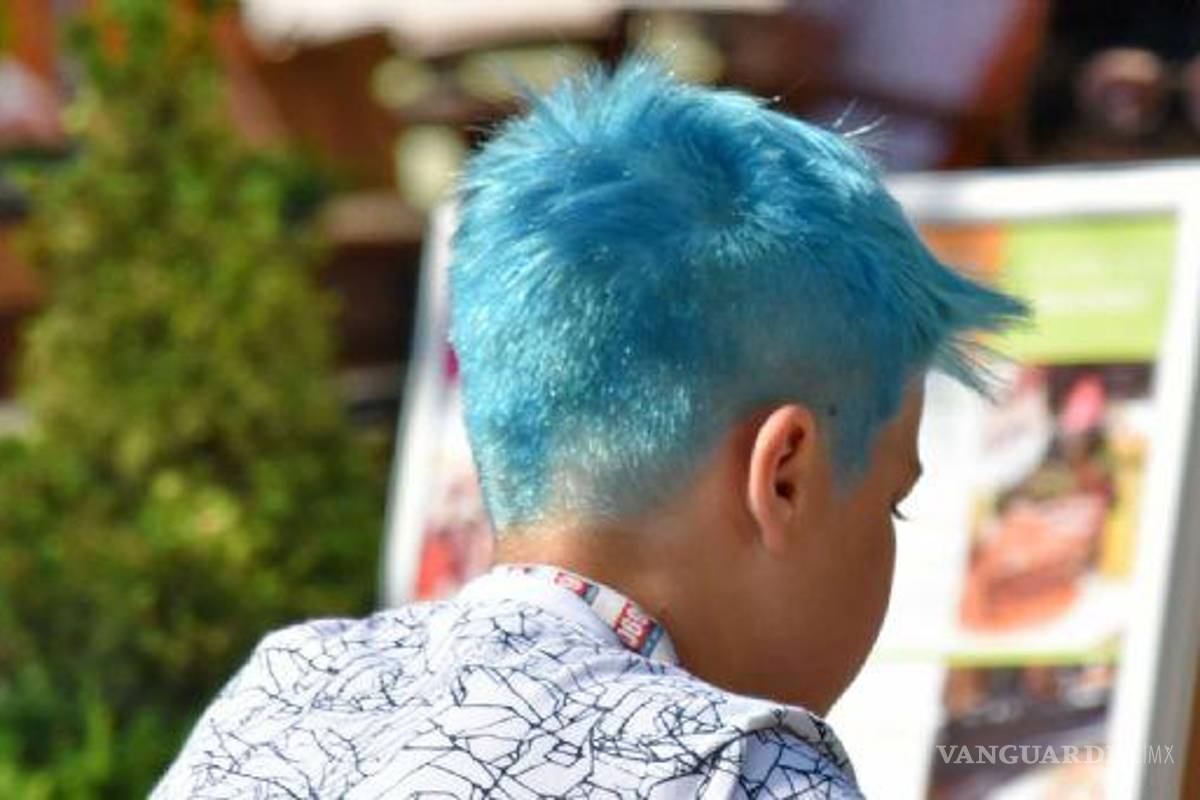 Estudiantes ya pueden ir a la escuela con cabello largo o teñido; CONAPRED pide no limitar su identidad