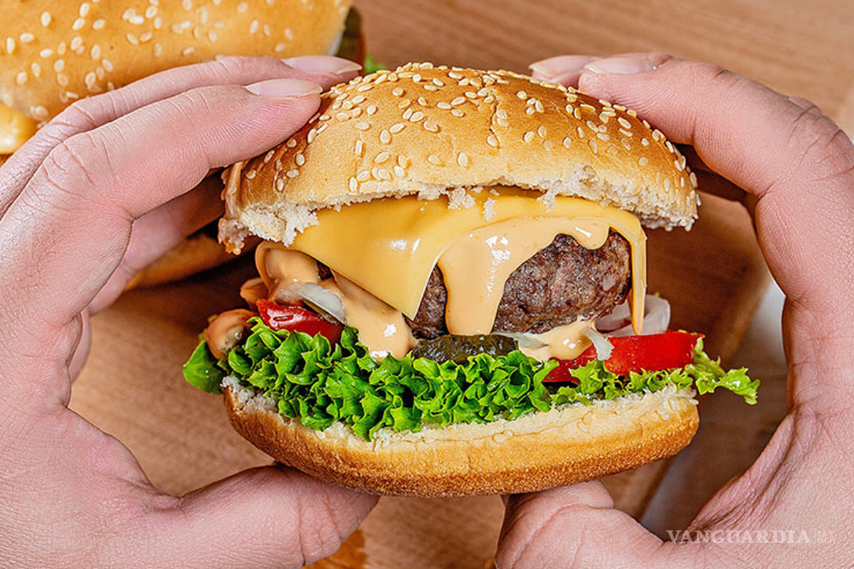¿De qué están hechas las carnes de hamburguesas?... Profeco nos dice cuáles son falsas y qué contienen