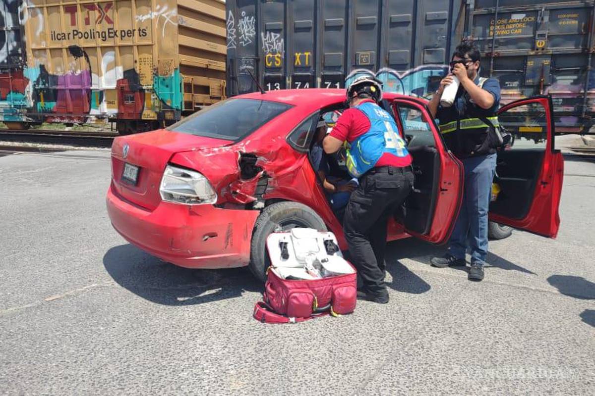 Ramos Arizpe: querían ganarle al tren y terminan lesionados