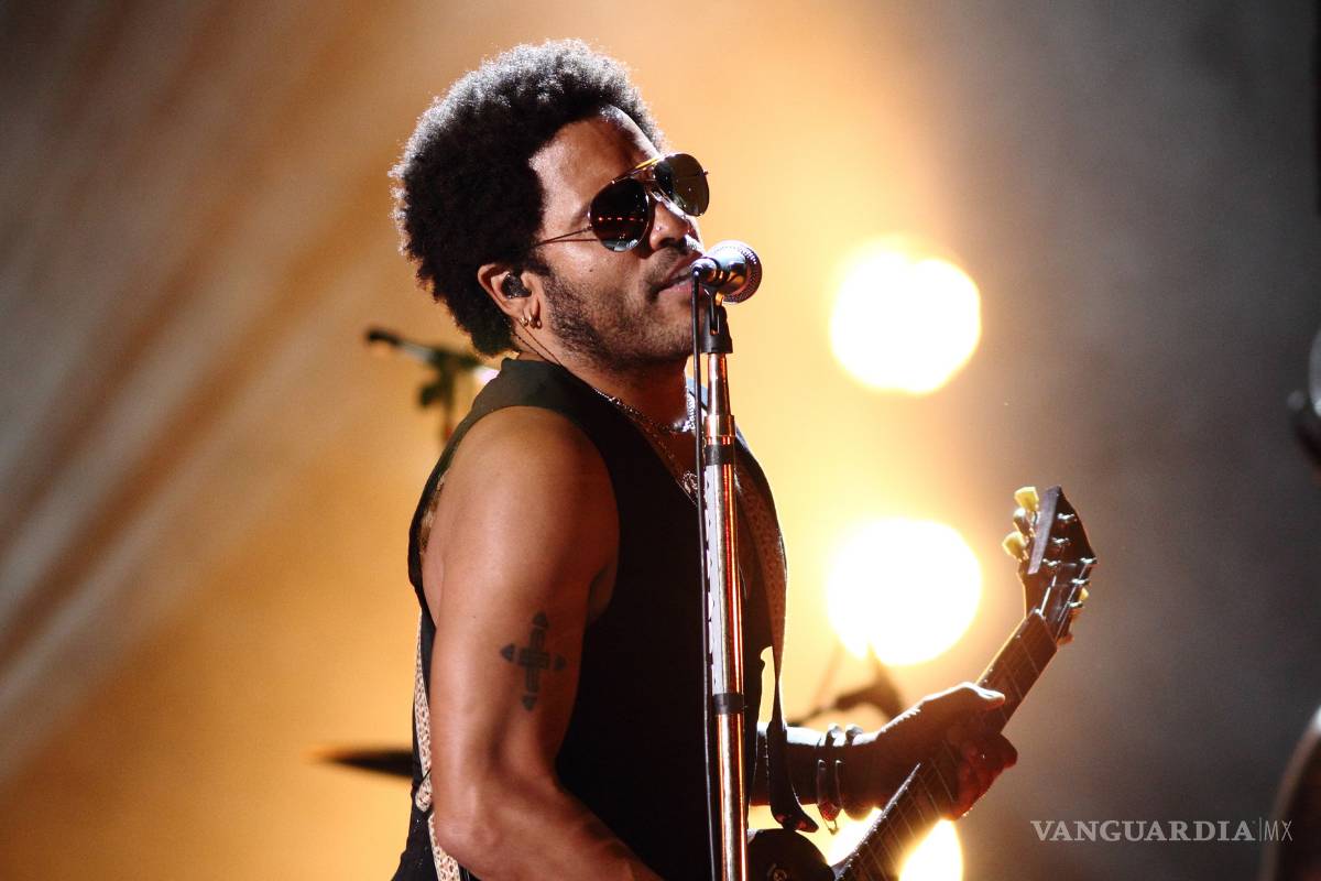 Aún luce 'six-pack' Lenny Kravitz a sus 53 años