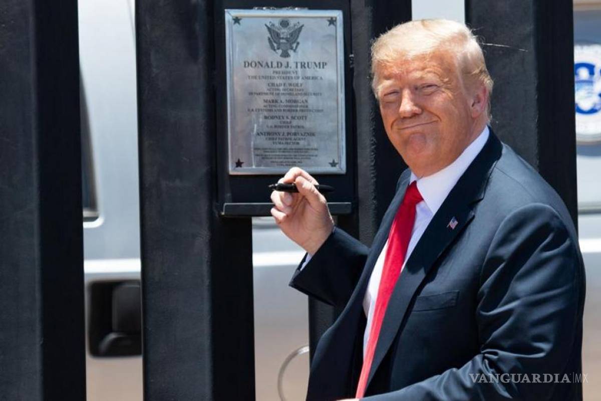 Insiste Trump en crisis migratoria por decisiones de Biden; halaga a AMLO: “es un gran caballero”