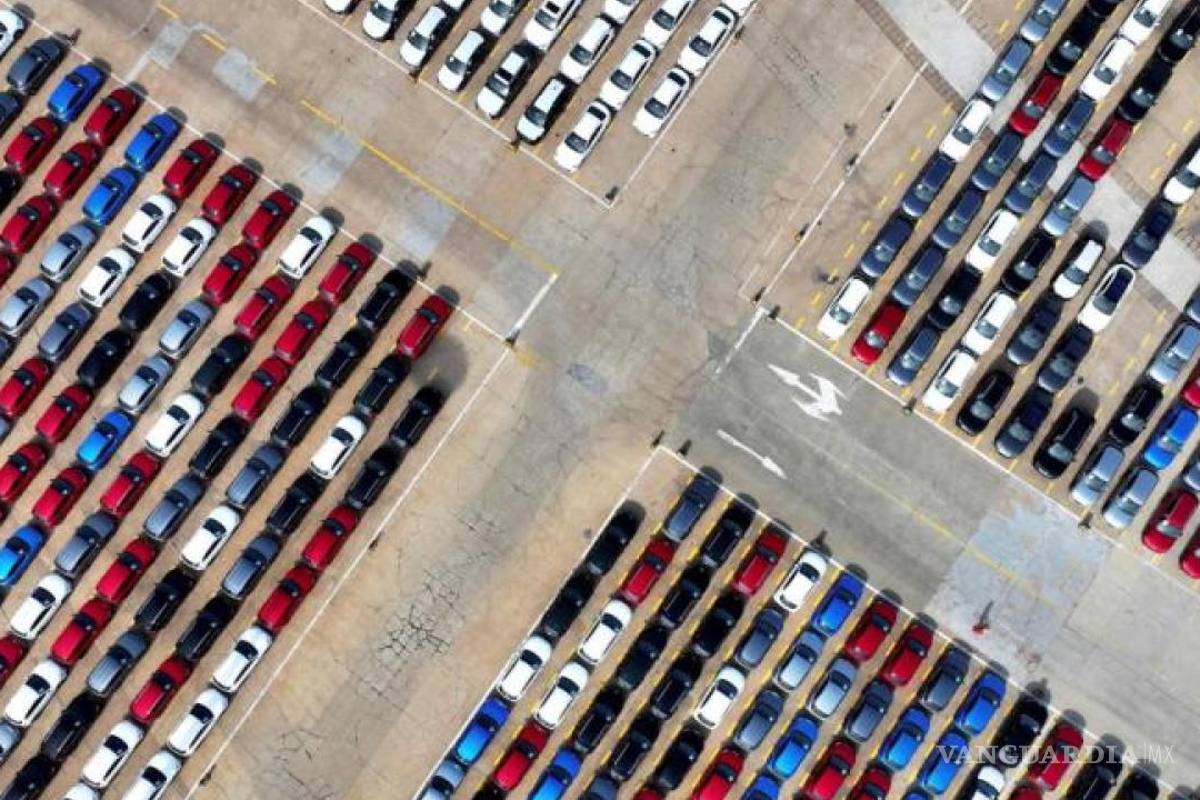 Trump realiza notificación formal de inicio de aranceles del 15% a los autos de la UE