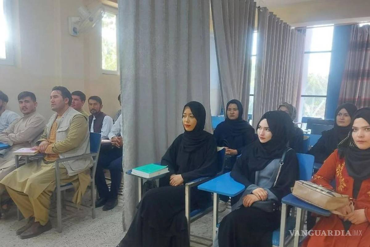 Separa Talibán a mujeres de hombres en las aulas