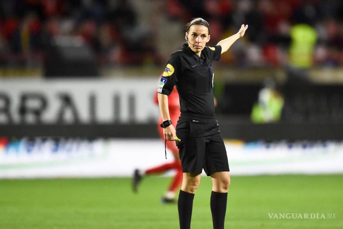 Stéphanie Frappart, primera mujer en pitar un partido de la 'Ligue 1'