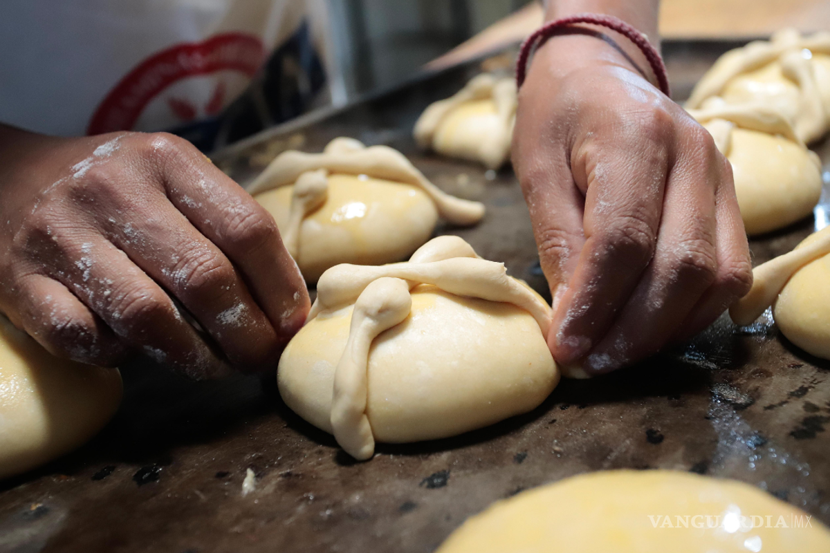 $!El pan de muerto es una delicia que representa la esencia del Día de Muertos.